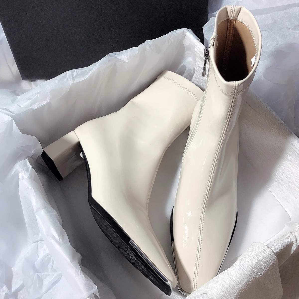 French retro style thick heel short boots for women in autumn and winter wear niche design sense Martin boots for women